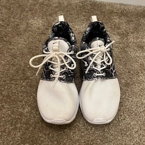 Nike Rosche sneakers